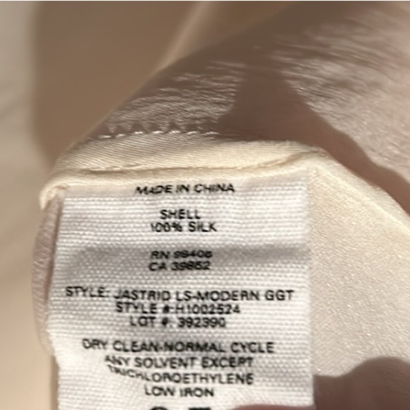 GIFTED💝 Theory Jastrid Silk Blouse in Ivory - Picture 6 of 7